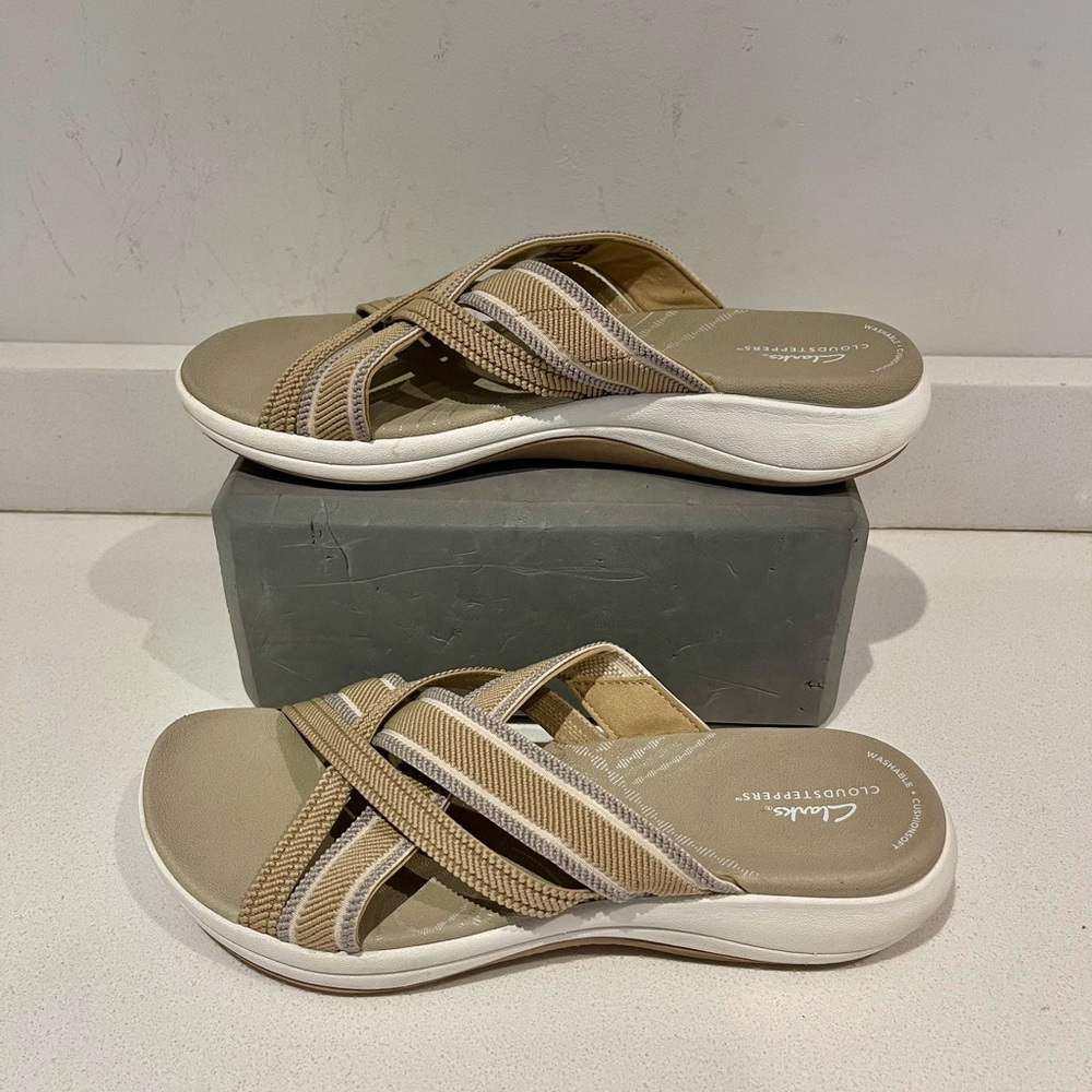 Clarks Women’s Cloudsteppers Mira Isle Beige Sand Slide Sandals Size 8 M